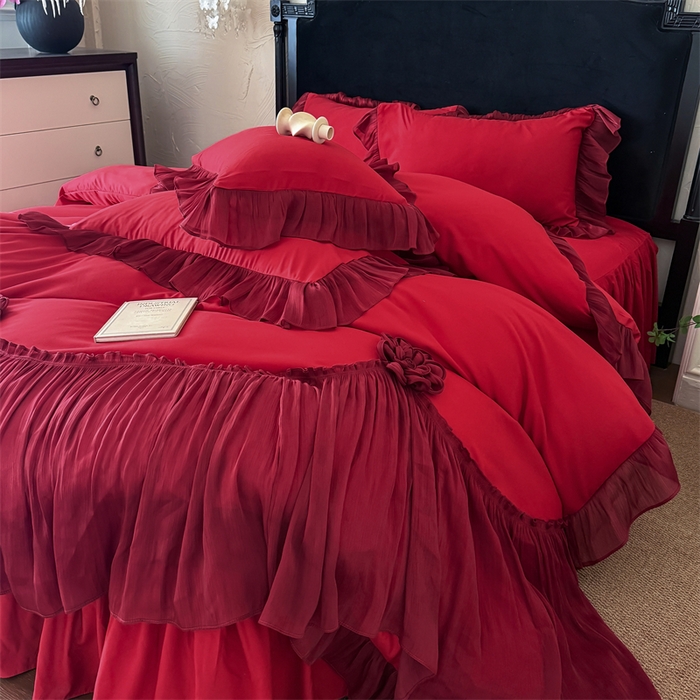 91家纺网 家纺一手货源 找家纺 富盛家纺 2026新款水洗亲肤棉雪纺蕾丝法式床裙韩版四件套 自由女神—大红