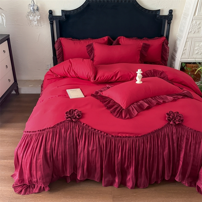 91家纺网 家纺一手货源 找家纺 富盛家纺 2026新款水洗亲肤棉雪纺蕾丝法式床裙韩版四件套 自由女神—大红