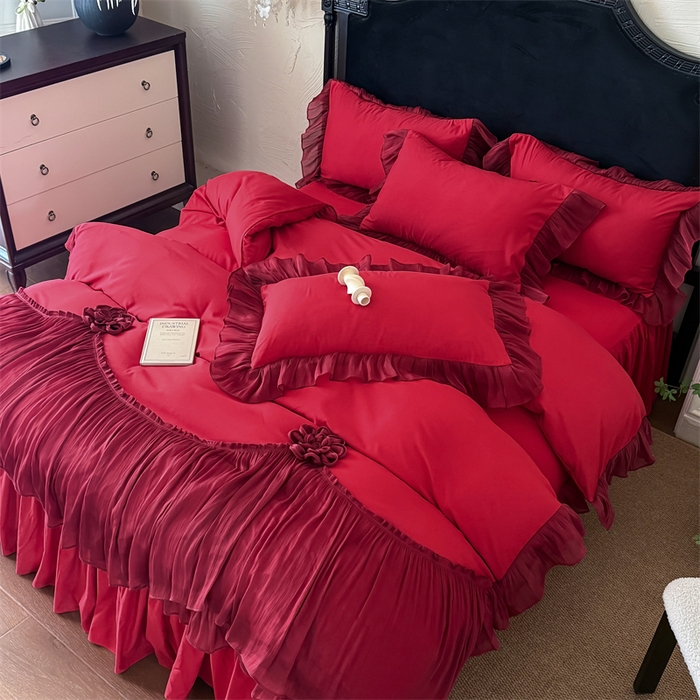 91家纺网 家纺一手货源 找家纺 富盛家纺 2026新款水洗亲肤棉雪纺蕾丝法式床裙韩版四件套 自由女神—大红