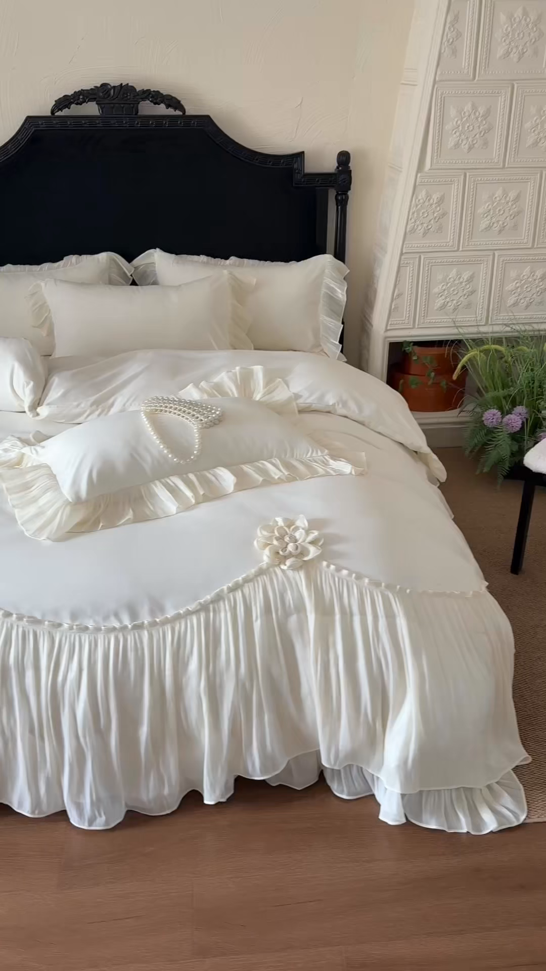 91家纺网 家纺一手货源 找家纺 富盛家纺 2026新款水洗亲肤棉雪纺蕾丝法式床裙韩版四件套 自由女神—白