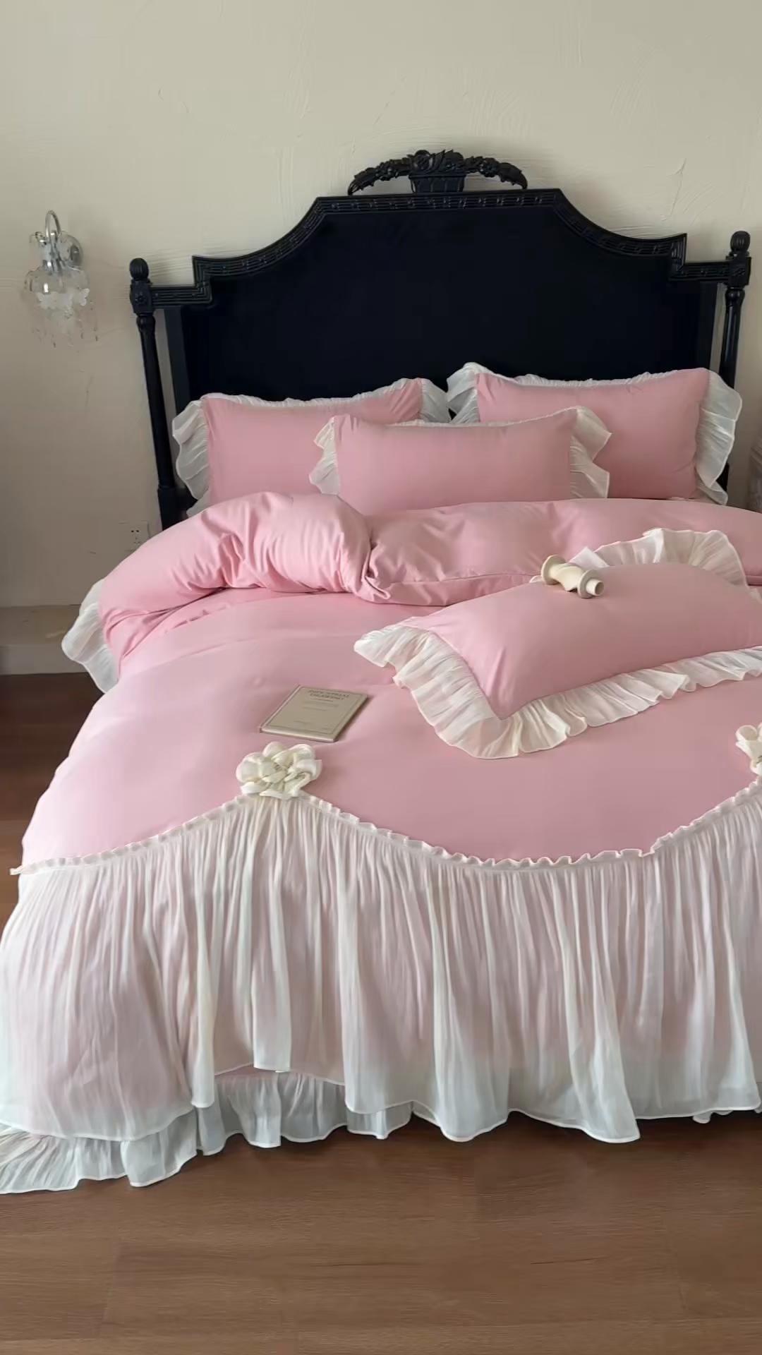 91家纺网 家纺一手货源 找家纺 富盛家纺 2026新款水洗亲肤棉雪纺蕾丝法式床裙韩版四件套 自由女神—豆沙