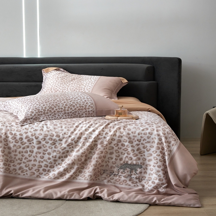 91家纺网 家纺一手货源 找家纺 金奇达家纺 2026新款茧养天丝棉四件套-伊莉莎 伊莉莎-灰粉