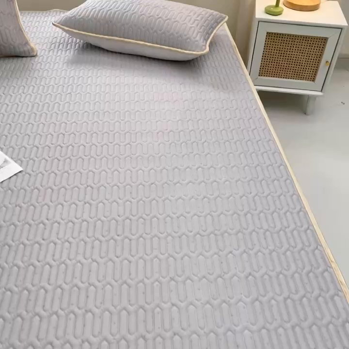 91家纺网 家纺一手货源 找家纺 美丽折 2026新款0.6厚欧式乳胶凉席三件套 灰色