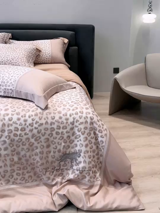 91家纺网 家纺一手货源 找家纺 金奇达家纺 2026新款茧养天丝棉四件套-伊莉莎 伊莉莎-灰粉