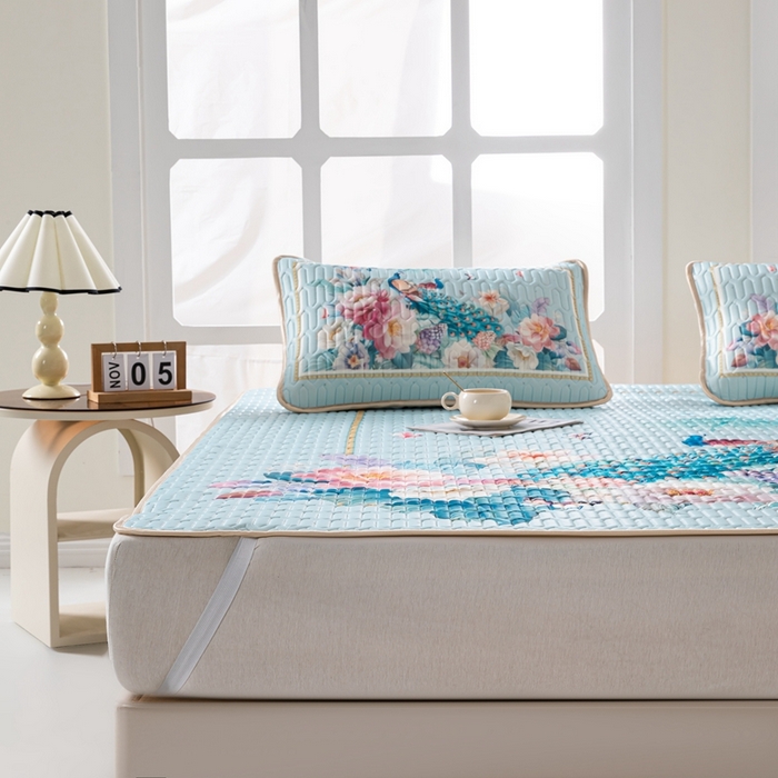 91家纺网 家纺一手货源 找家纺 美丽折 2026新款0.6厚欧式乳胶凉席三件套 雀舞轻扬