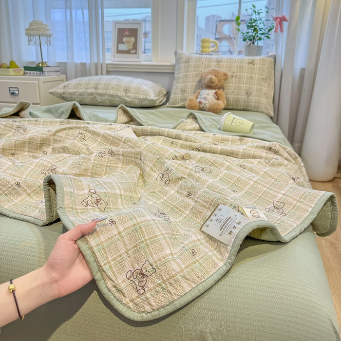 91家纺网 家纺一手货源 找家纺 爱屋及屋 2026春夏新款泡芙棉棉花夏被夏凉被空调被 绿咖小熊