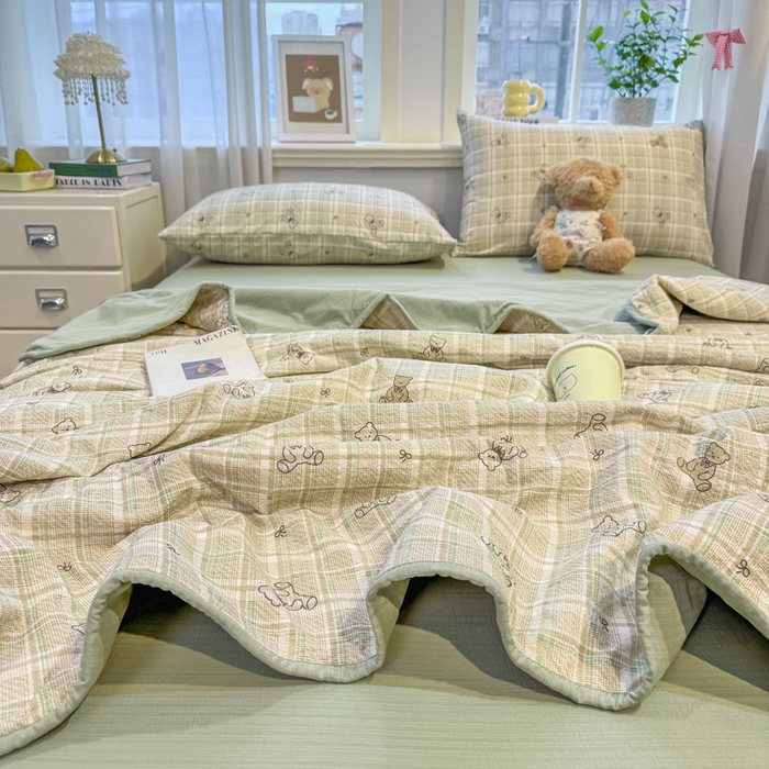 91家纺网 家纺一手货源 找家纺 爱屋及屋 2026春夏新款泡芙棉棉花夏被夏凉被空调被 绿咖小熊