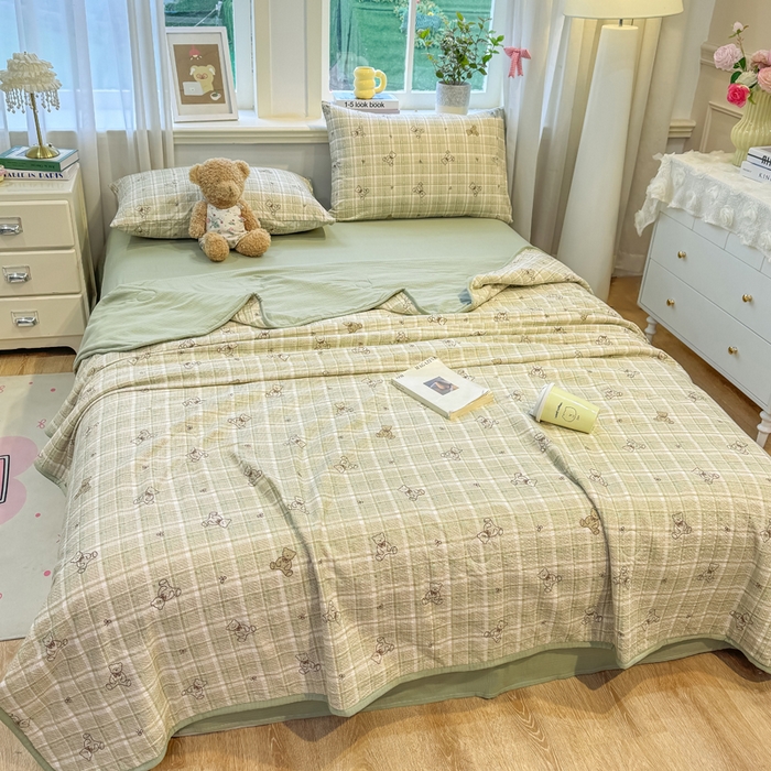 91家纺网 家纺一手货源 找家纺 爱屋及屋 2026春夏新款泡芙棉棉花夏被夏凉被空调被 绿咖小熊