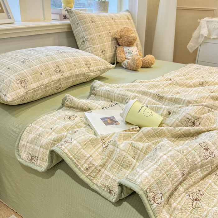 91家纺网 家纺一手货源 找家纺 爱屋及屋 2026春夏新款泡芙棉棉花夏被夏凉被空调被 绿咖小熊