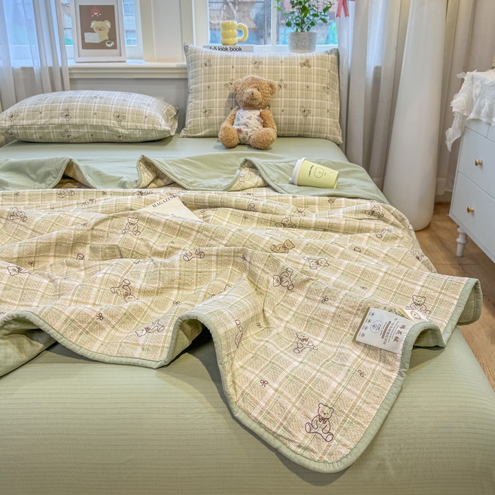 91家纺网 家纺一手货源 找家纺 爱屋及屋 2026春夏新款泡芙棉棉花夏被夏凉被空调被 绿咖小熊