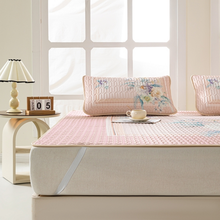 91家纺网 家纺一手货源 找家纺 美丽折 2026新款0.6厚欧式乳胶凉席三件套 施华洛风情