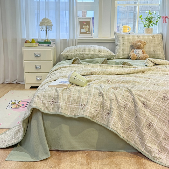 91家纺网 家纺一手货源 找家纺 爱屋及屋 2026春夏新款泡芙棉棉花夏被夏凉被空调被 绿咖小熊