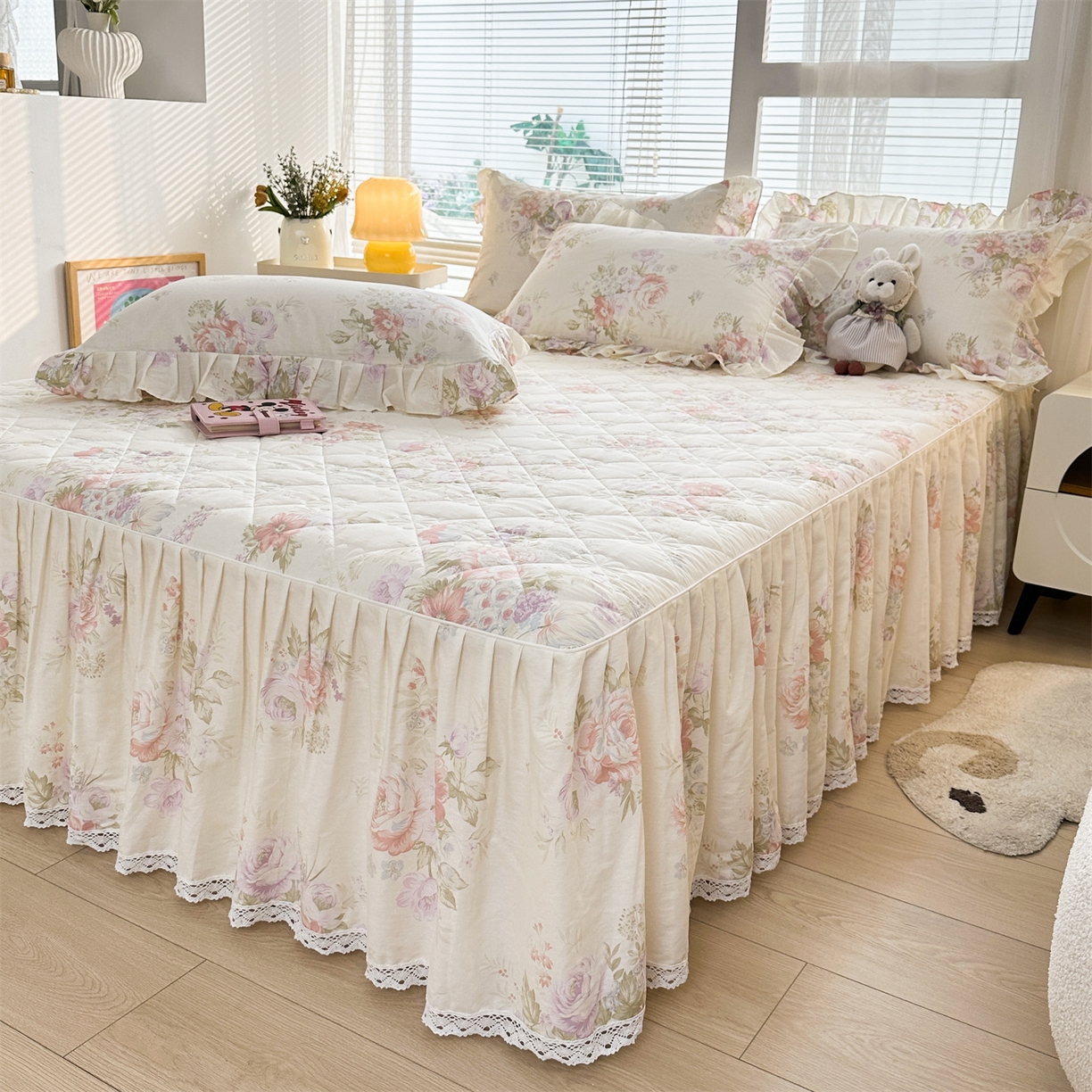 91家纺网 家纺一手货源 找家纺 （总）忘忧草 2026新款全棉夹棉印花床裙四件套单被套