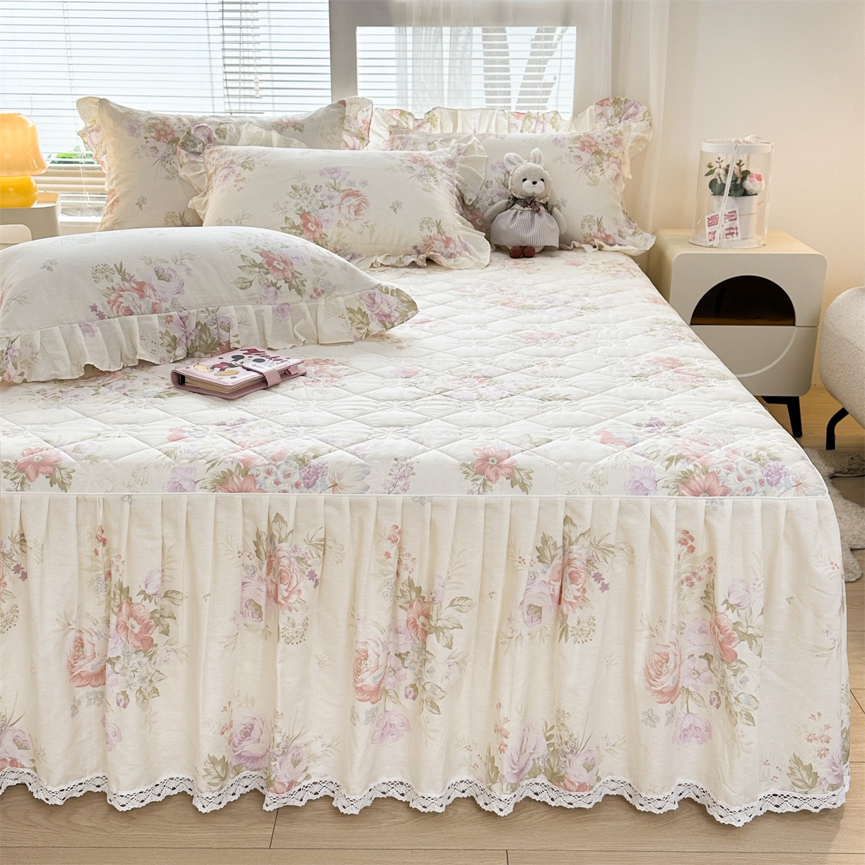 91家纺网 家纺一手货源 找家纺 （总）忘忧草 2026新款全棉夹棉印花床裙四件套单被套