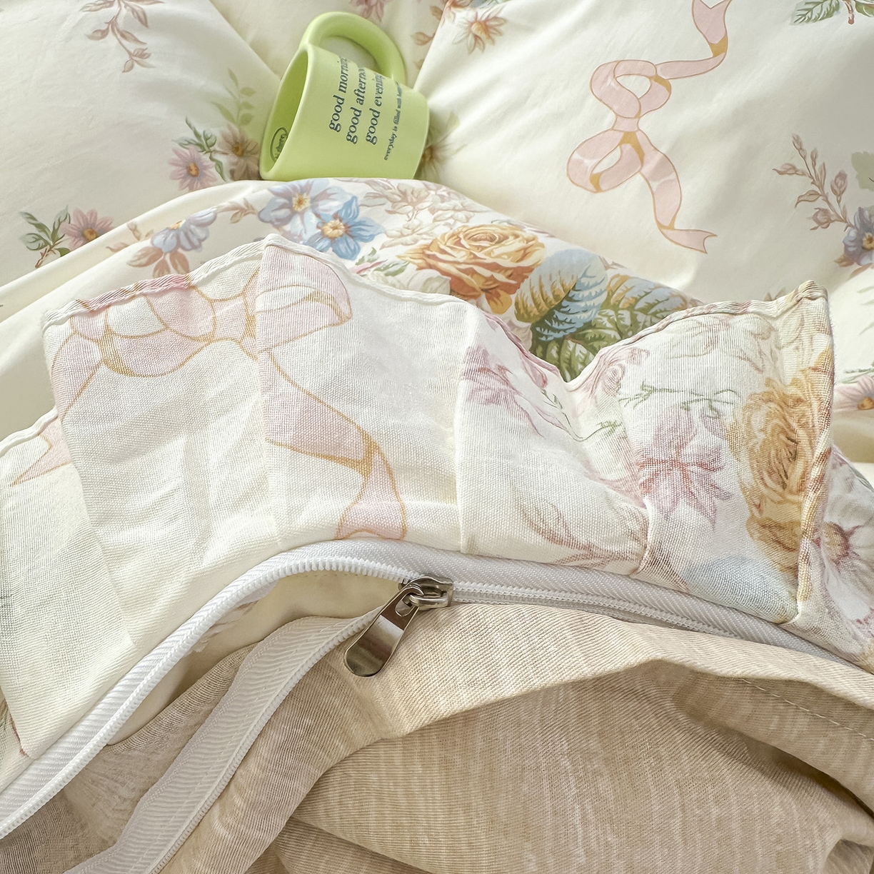 91家纺网 家纺一手货源 找家纺 忘忧草 2026新款全棉夹棉印花床裙四件套单被套 花颜悦色