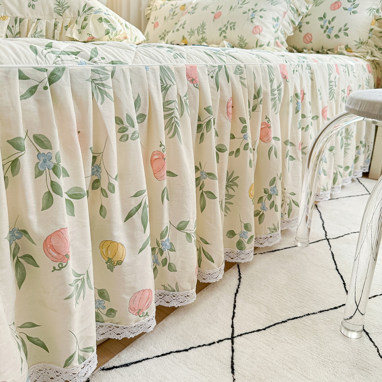 91家纺网 家纺一手货源 找家纺 忘忧草 2026新款全棉夹棉印花床裙四件套单被套 轻婉花语