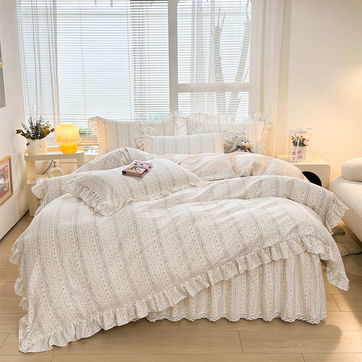 91家纺网 家纺一手货源 找家纺 忘忧草 2026新款全棉夹棉印花床裙四件套单被套 蔷薇花影