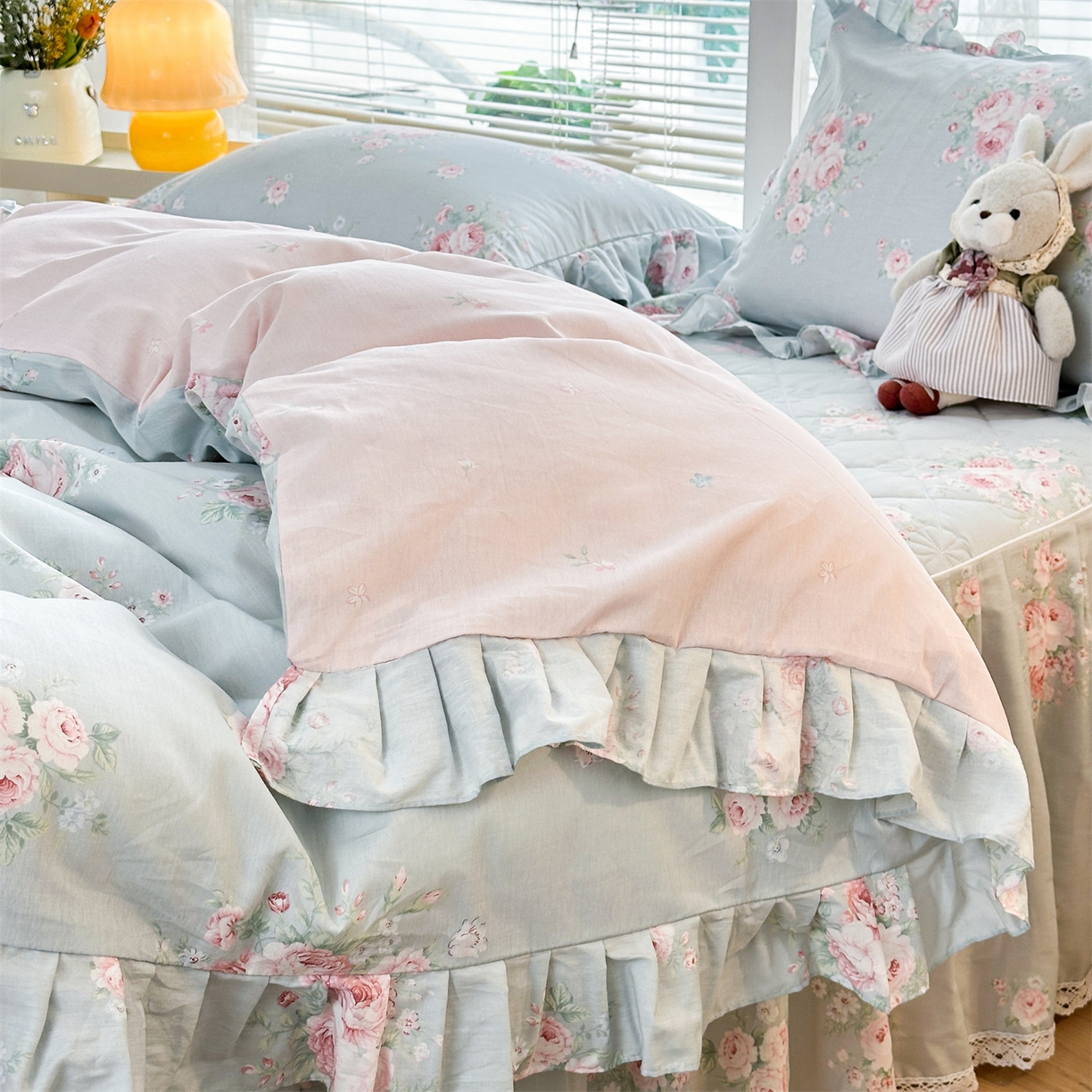 91家纺网 家纺一手货源 找家纺 忘忧草 2026新款全棉夹棉印花床裙四件套单被套 花疏影