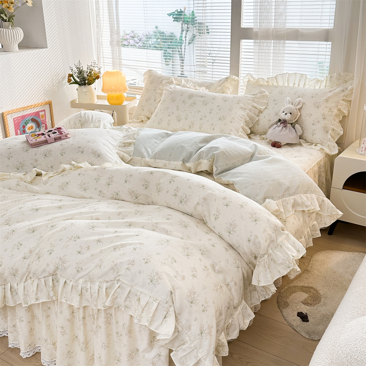 91家纺网 家纺一手货源 找家纺 忘忧草 2026新款全棉夹棉印花床裙四件套单被套 花仙子