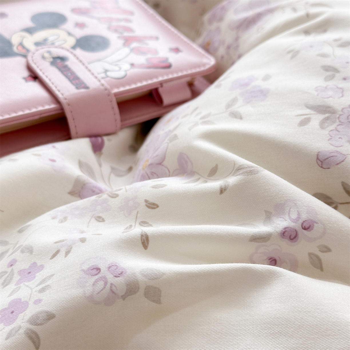 91家纺网 家纺一手货源 找家纺 忘忧草 2026新款全棉夹棉印花床裙四件套单被套 苏林 紫