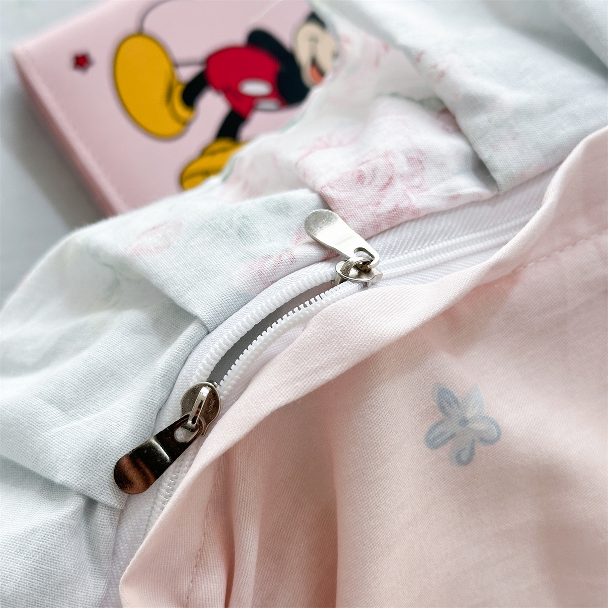 91家纺网 家纺一手货源 找家纺 忘忧草 2026新款全棉夹棉印花床裙四件套单被套 花疏影