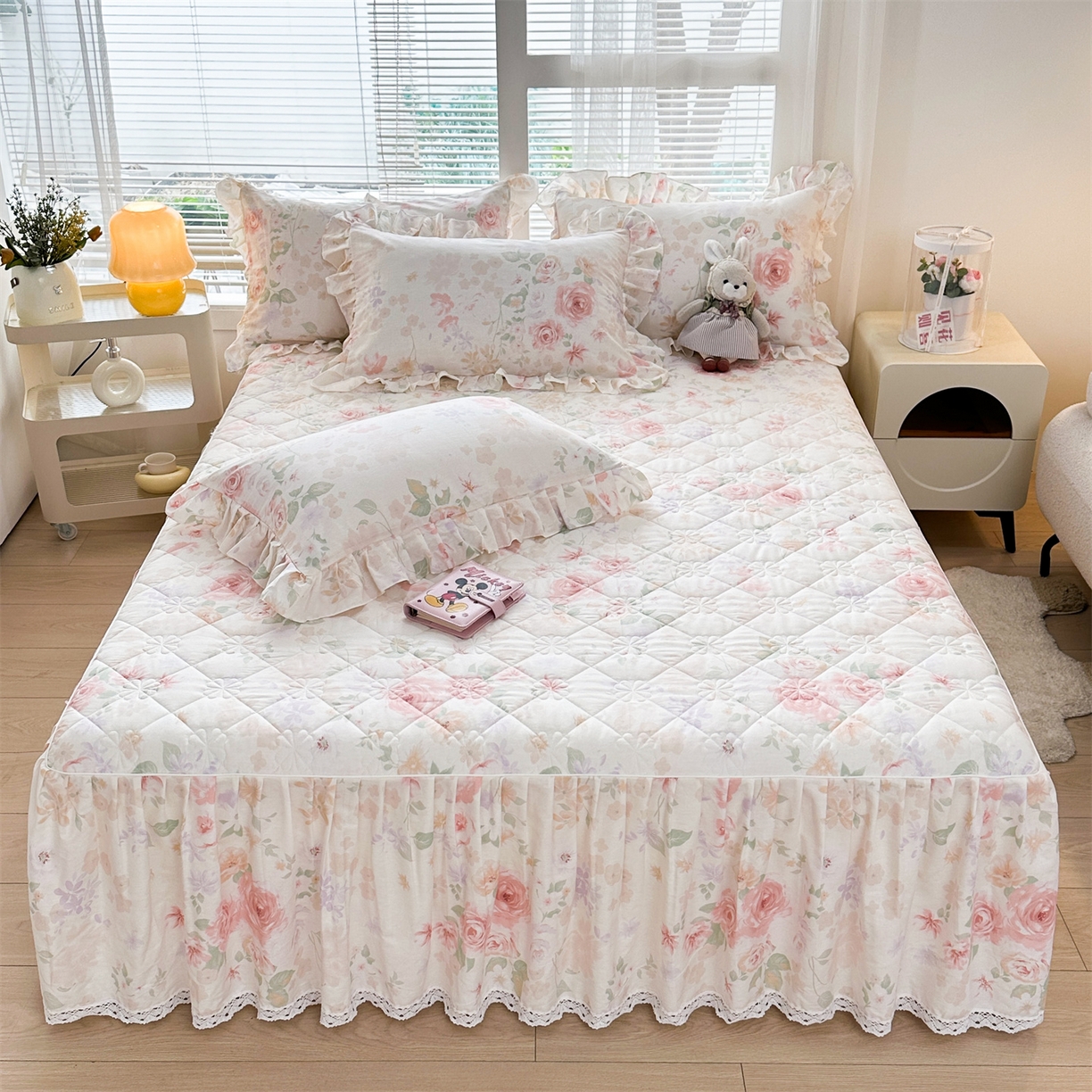 91家纺网 家纺一手货源 找家纺 忘忧草 2026新款全棉夹棉印花床裙四件套单被套 雾飞花