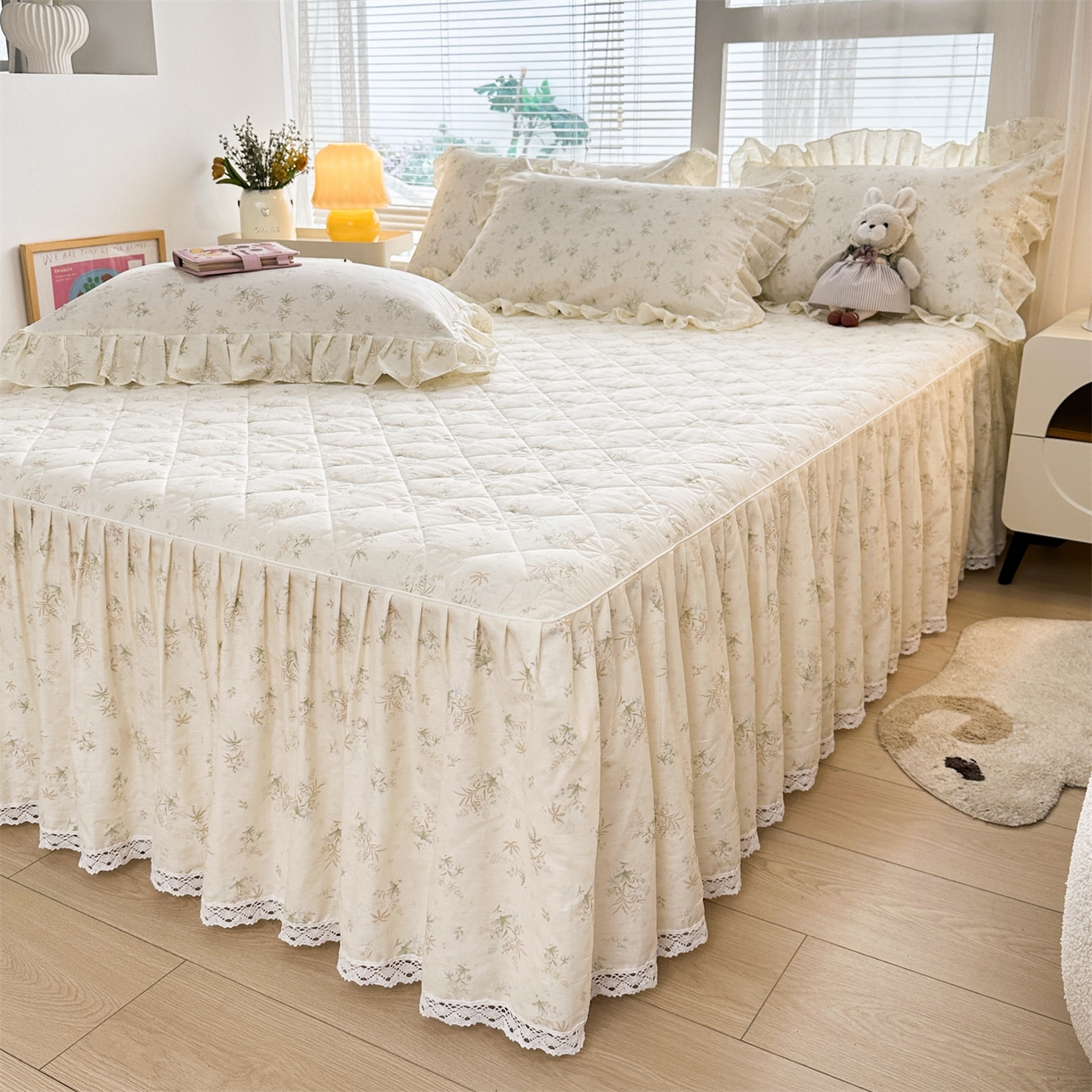 91家纺网 家纺一手货源 找家纺 忘忧草 2026新款全棉夹棉印花床裙四件套单被套 花仙子