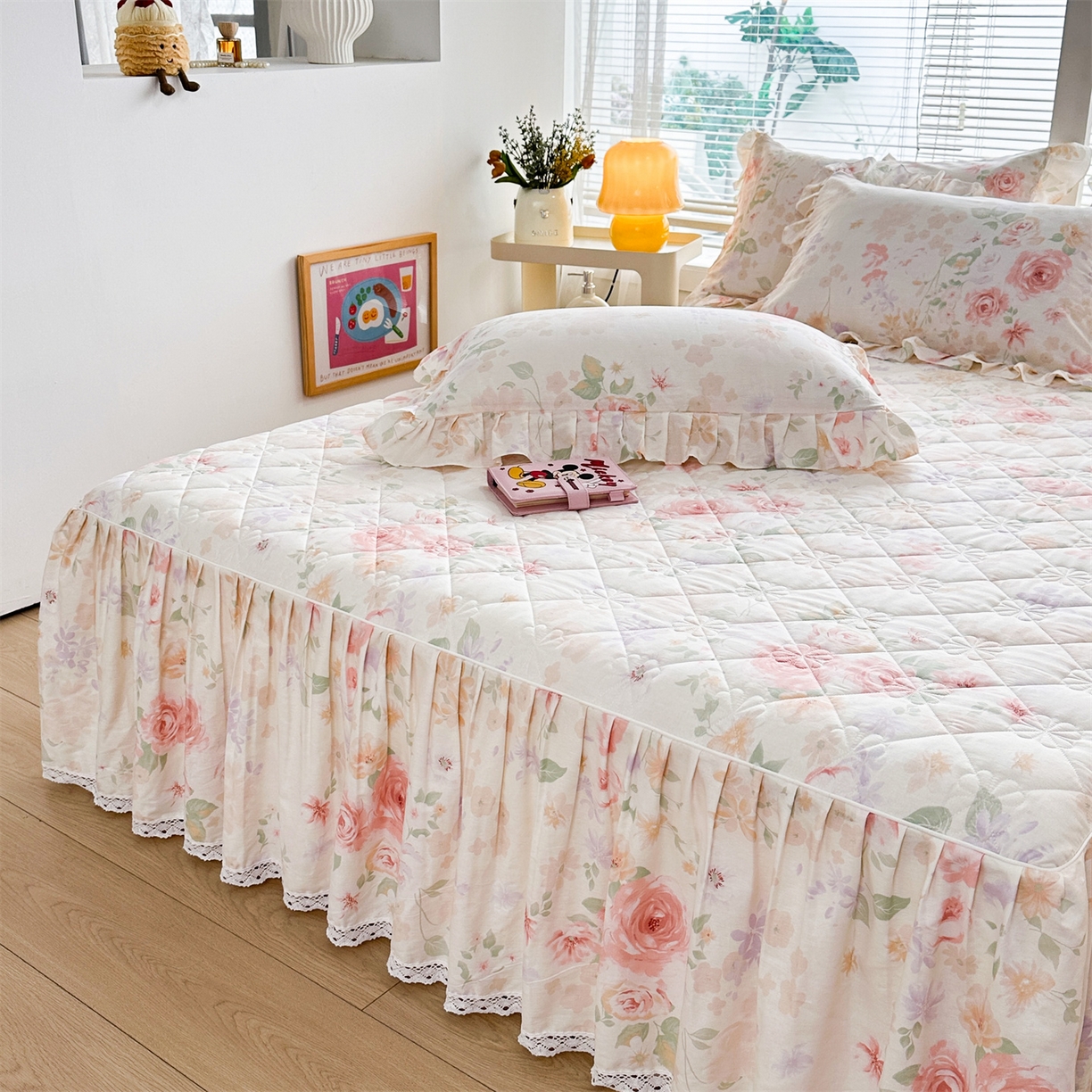 91家纺网 家纺一手货源 找家纺 忘忧草 2026新款全棉夹棉印花床裙四件套单被套 雾飞花