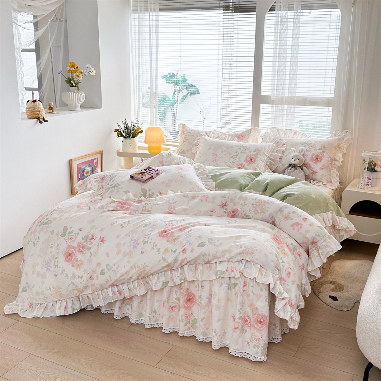 91家纺网 家纺一手货源 找家纺 忘忧草 2026新款全棉夹棉印花床裙四件套单被套 雾飞花