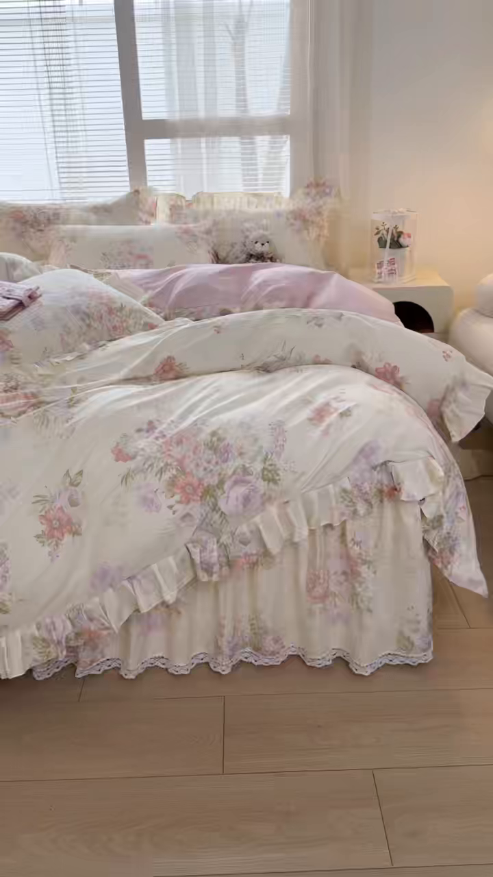 91家纺网 家纺一手货源 找家纺 （总）忘忧草 2026新款全棉夹棉印花床裙四件套单被套