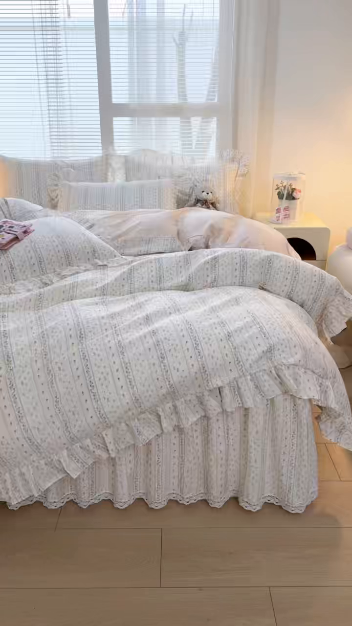 91家纺网 家纺一手货源 找家纺 忘忧草 2026新款全棉夹棉印花床裙四件套单被套 蔷薇花影