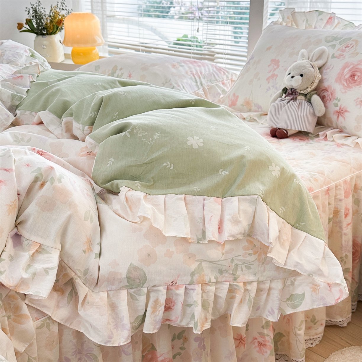 91家纺网 家纺一手货源 找家纺 忘忧草 2026新款全棉夹棉印花床裙四件套单被套 雾飞花