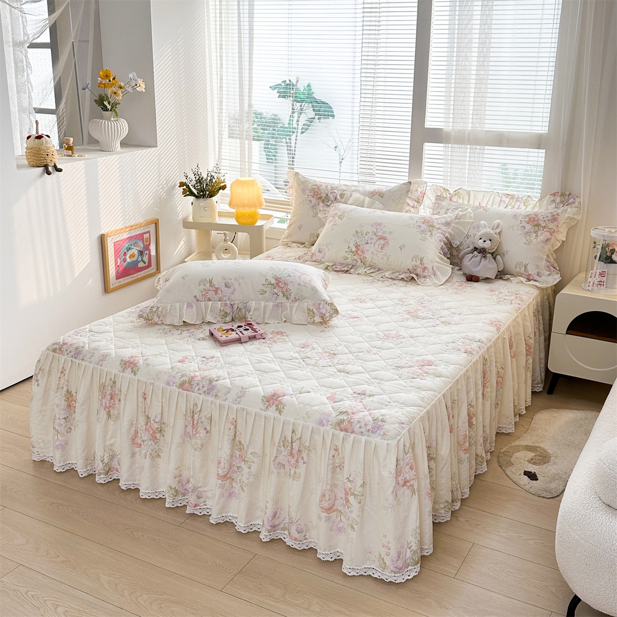 91家纺网 家纺一手货源 找家纺 忘忧草 2026新款全棉夹棉印花床裙四件套单被套 烟笼蔷薇