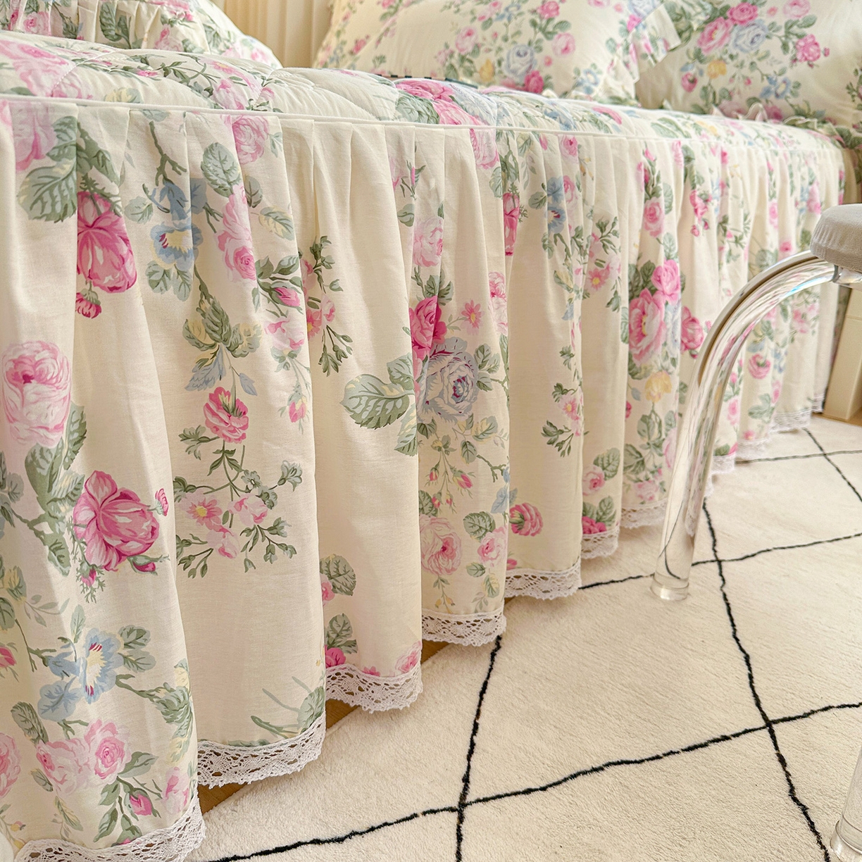 91家纺网 家纺一手货源 找家纺 忘忧草 2026新款全棉夹棉印花床裙四件套单被套 可妮露