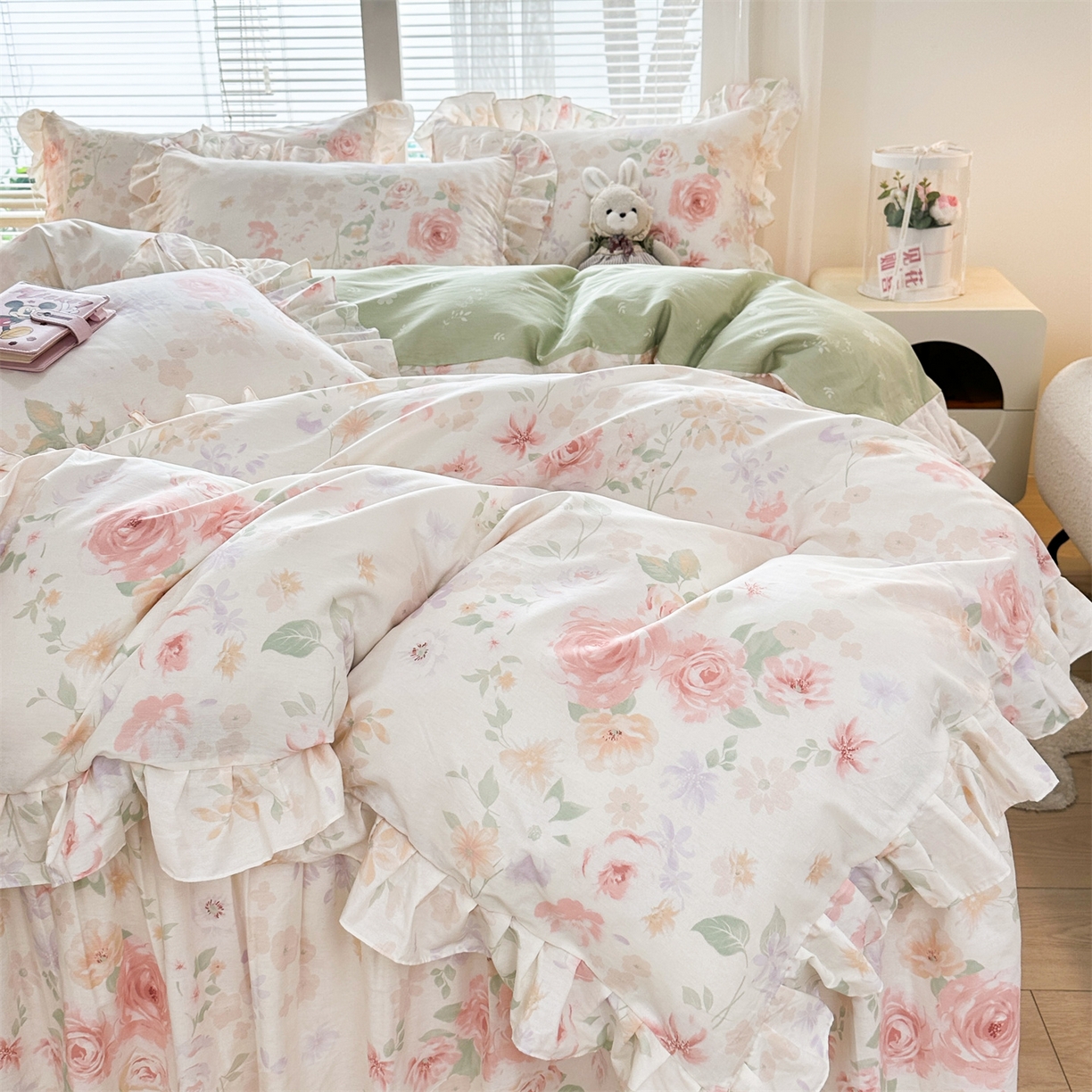 91家纺网 家纺一手货源 找家纺 忘忧草 2026新款全棉夹棉印花床裙四件套单被套 雾飞花