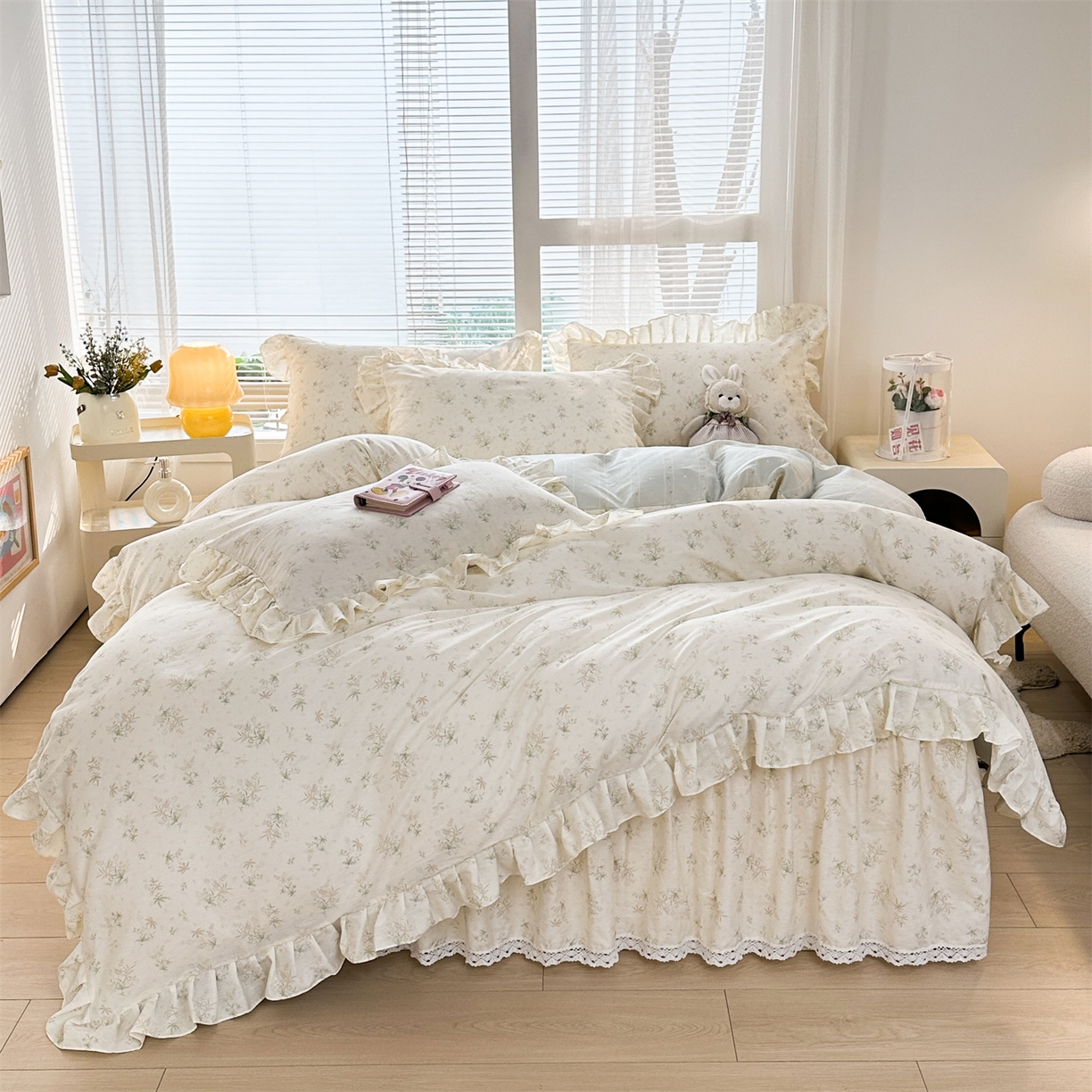 91家纺网 家纺一手货源 找家纺 忘忧草 2026新款全棉夹棉印花床裙四件套单被套 花仙子