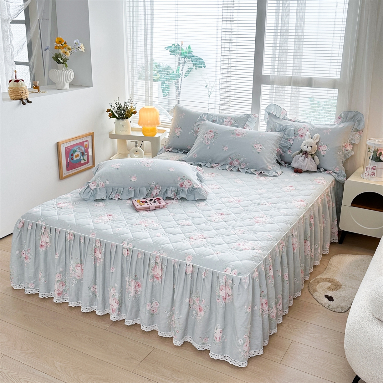 91家纺网 家纺一手货源 找家纺 忘忧草 2026新款全棉夹棉印花床裙四件套单被套 花疏影