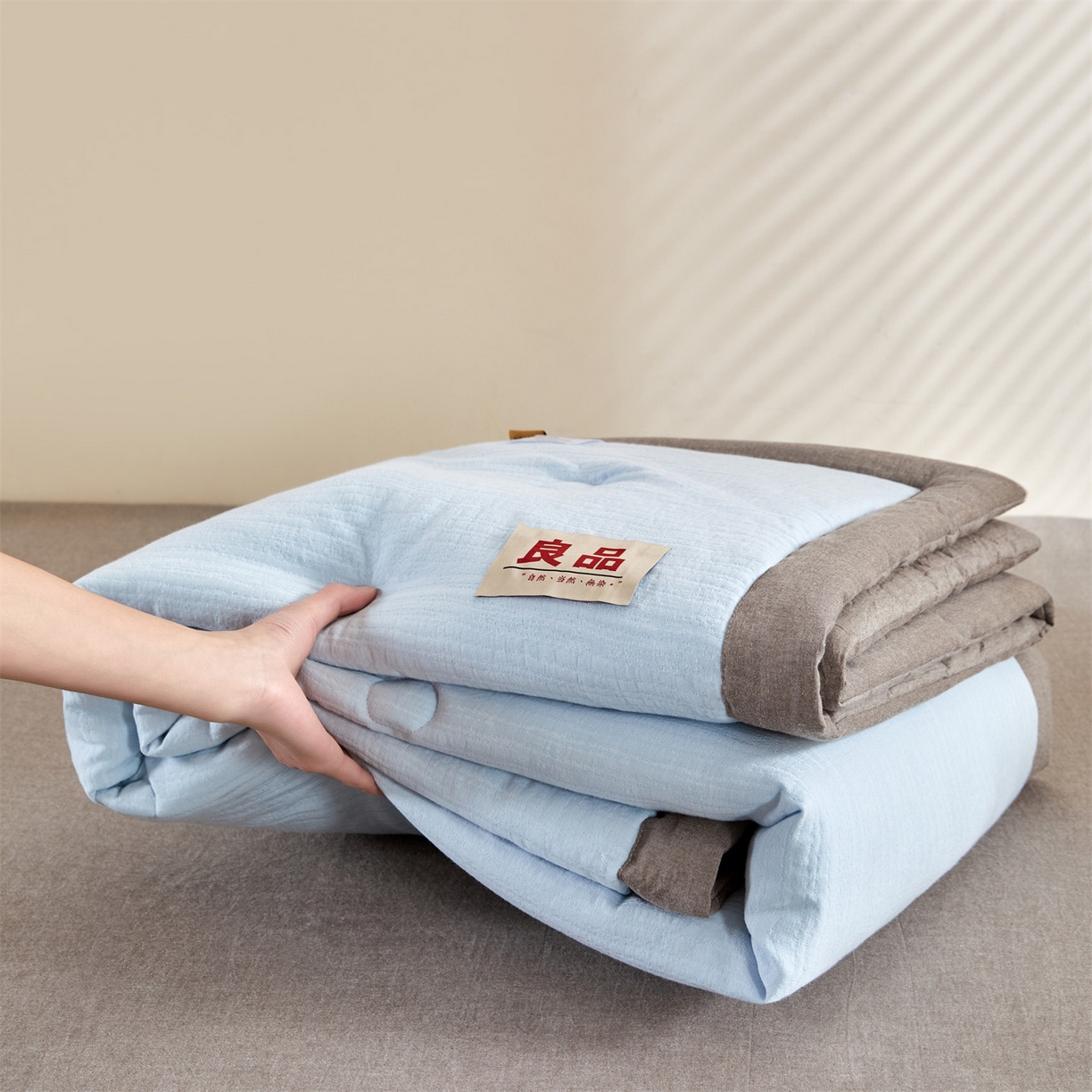 91家纺网 家纺一手货源 找家纺 恬思语家纺 2026春夏新款全棉色织大提花棉花夏被空调被夏凉被四件套芳华系列 芳华-蓝灰