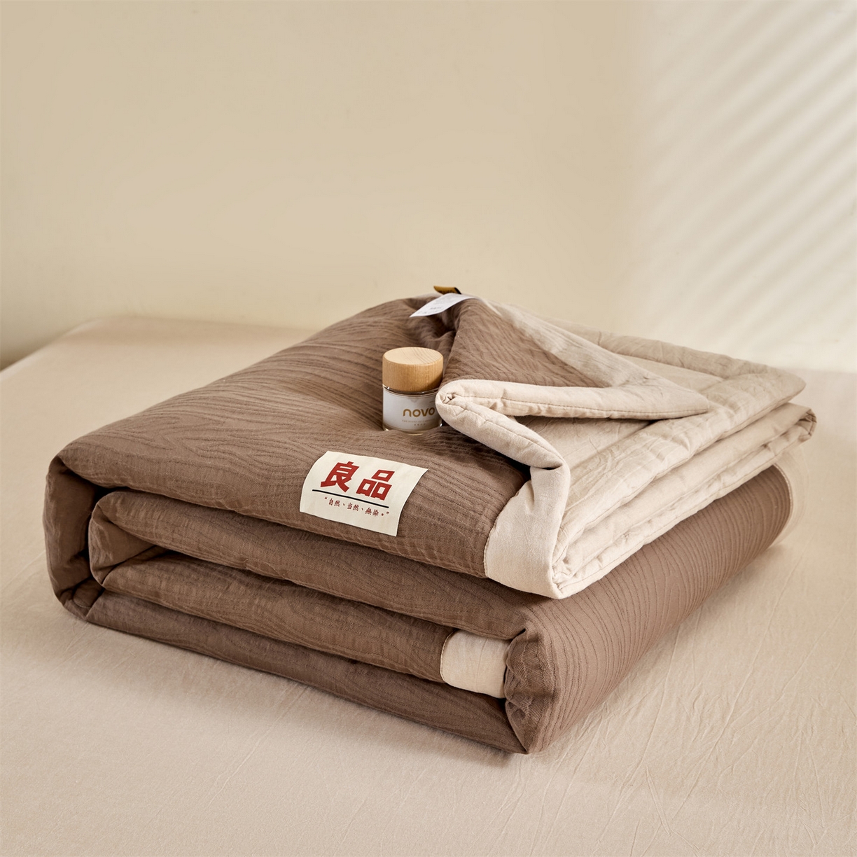 91家纺网 家纺一手货源 找家纺 恬思语家纺 2026春夏新款全棉色织大提花棉花夏被空调被夏凉被四件套芳华系列 流年-棕咖