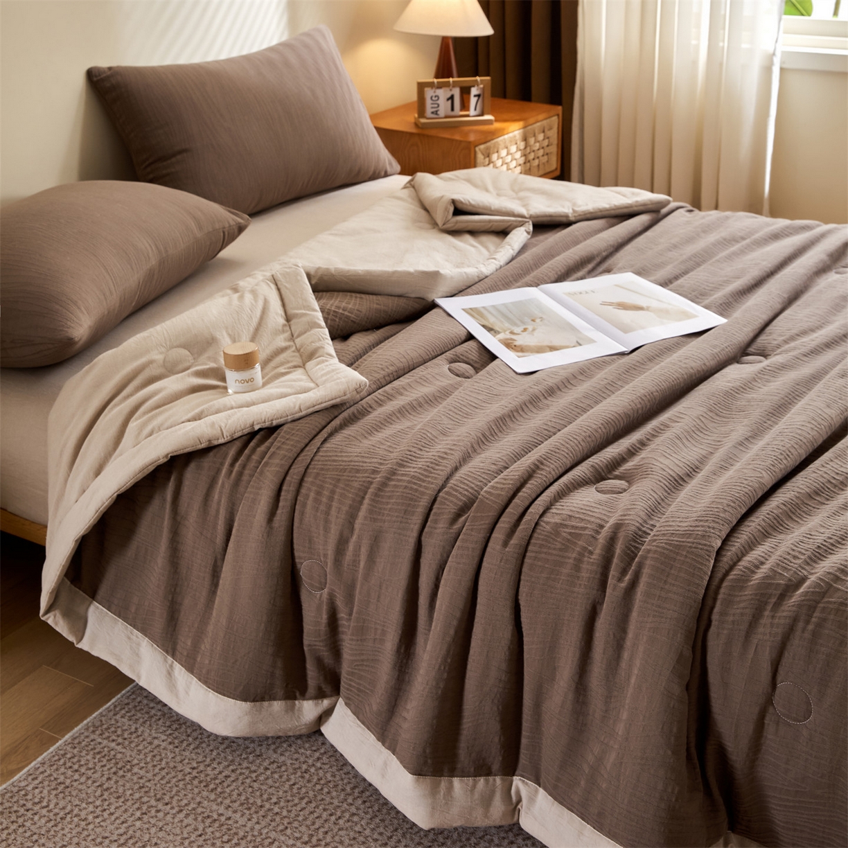 91家纺网 家纺一手货源 找家纺 恬思语家纺 2026春夏新款全棉色织大提花棉花夏被空调被夏凉被四件套芳华系列 流年-棕咖