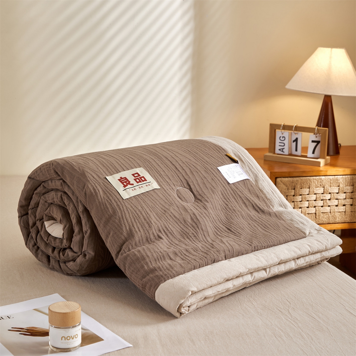 91家纺网 家纺一手货源 找家纺 恬思语家纺 2026春夏新款全棉色织大提花棉花夏被空调被夏凉被四件套芳华系列 流年-棕咖