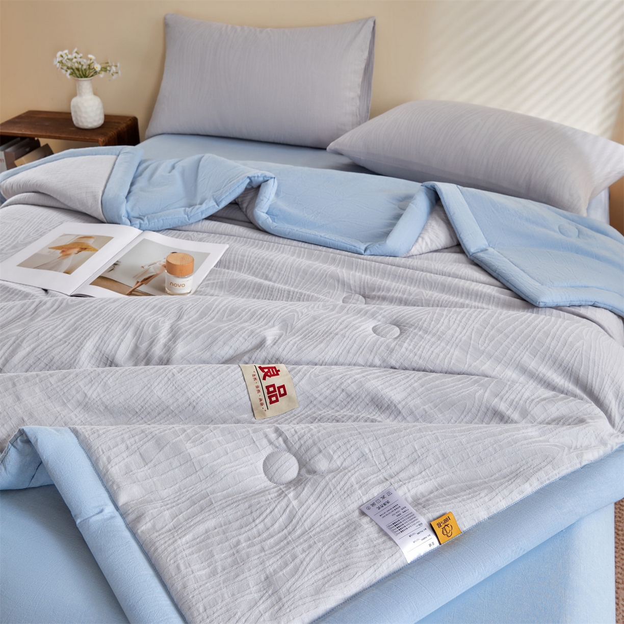 91家纺网 家纺一手货源 找家纺 恬思语家纺 2026春夏新款全棉色织大提花棉花夏被空调被夏凉被四件套芳华系列 流年-灰蓝