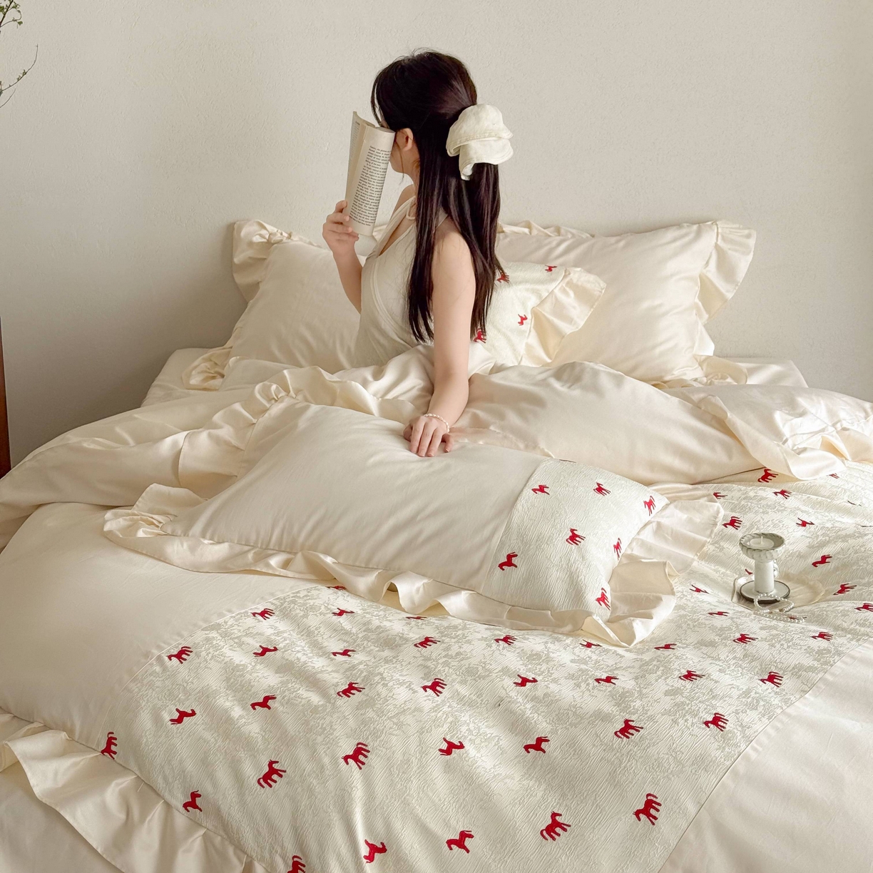 91家纺网 家纺一手货源 找家纺 （总）西西家居 2026春夏新款100S长绒棉纯棉绣花四件套-以梦为马-奶白（含精致红色礼盒）