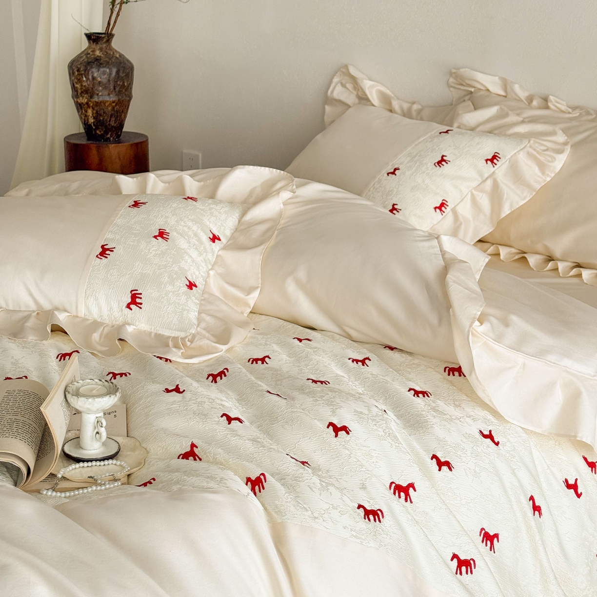 91家纺网 家纺一手货源 找家纺 （总）西西家居 2026春夏新款100S长绒棉纯棉绣花四件套-以梦为马-奶白（含精致红色礼盒）