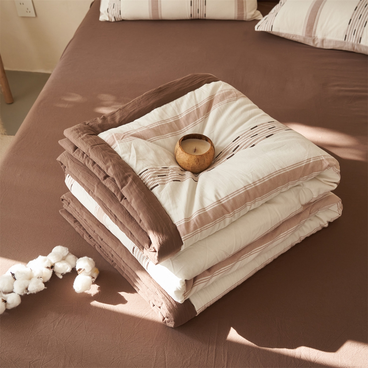 91家纺网 家纺一手货源 找家纺 恬思语家纺 2026春夏新款全棉色织大提花棉花夏被空调被夏凉被四件套如意系列 如意-棕