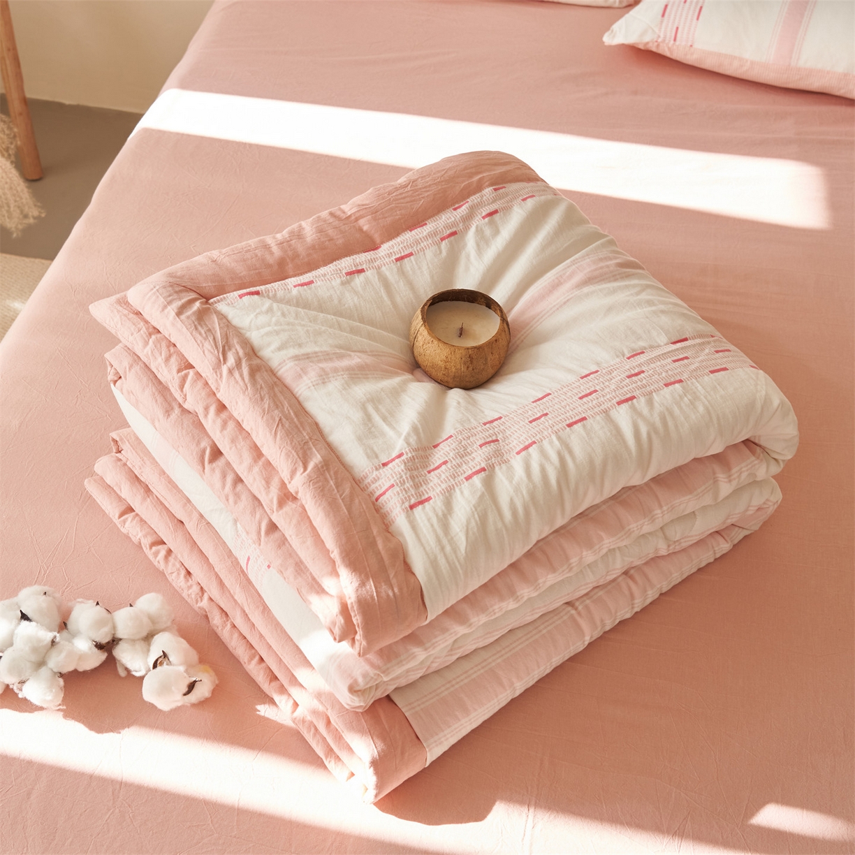 91家纺网 家纺一手货源 找家纺 恬思语家纺 2026春夏新款全棉色织大提花棉花夏被空调被夏凉被四件套如意系列 如意-粉