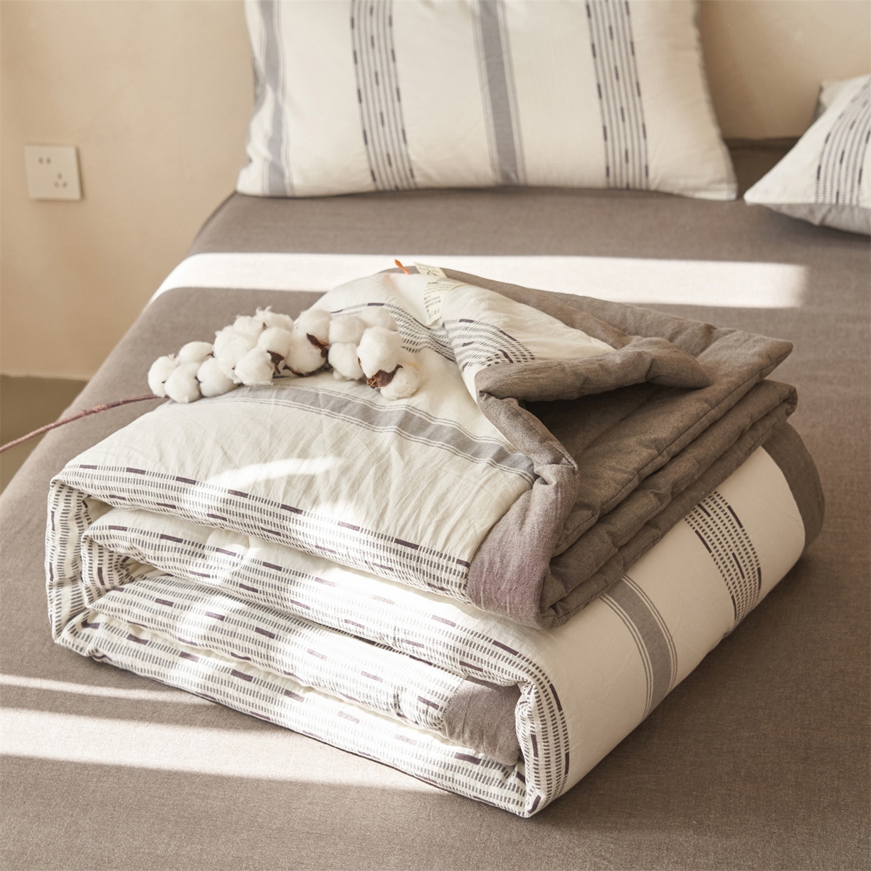 91家纺网 家纺一手货源 找家纺 恬思语家纺 2026春夏新款全棉色织大提花棉花夏被空调被夏凉被四件套如意系列 如意-灰