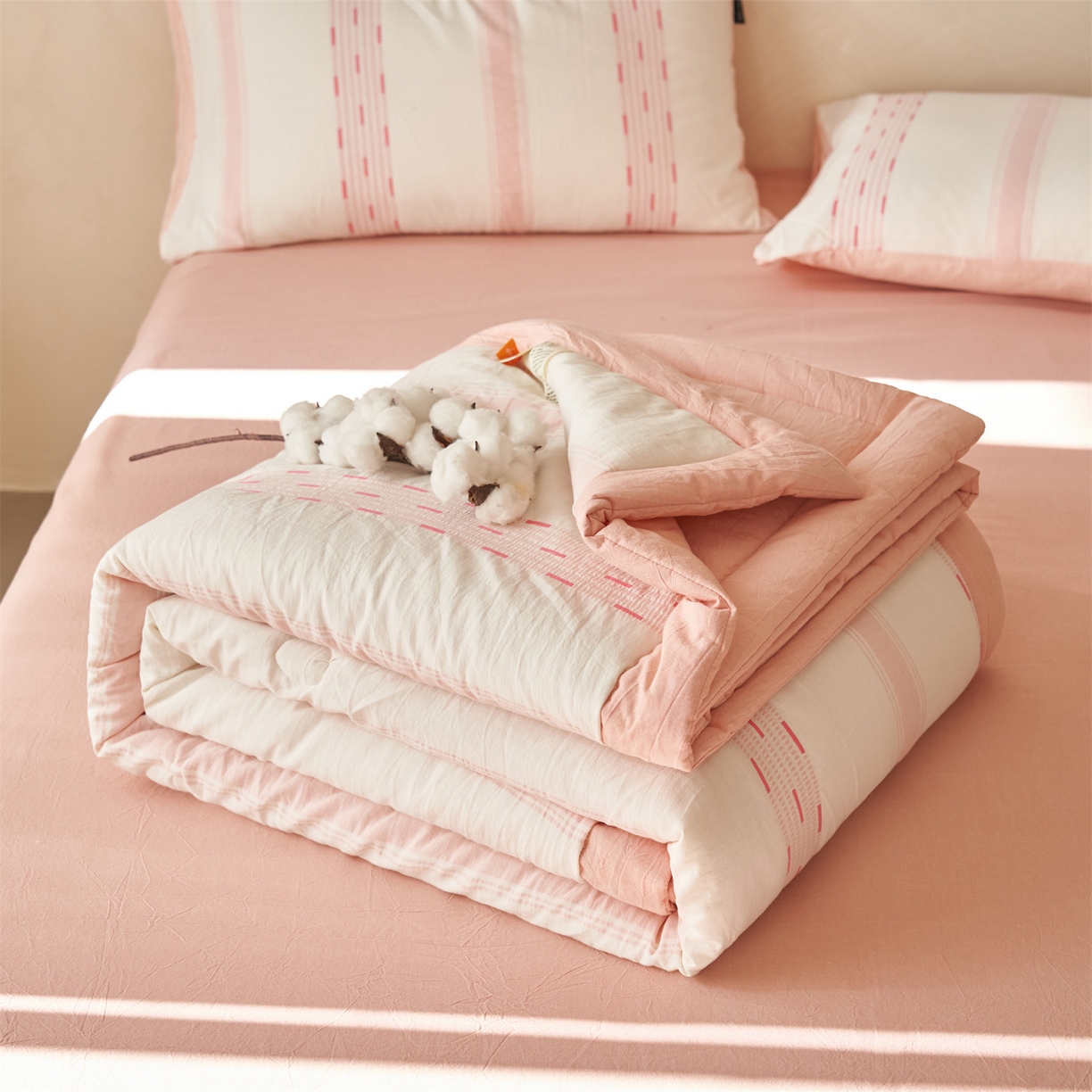 91家纺网 家纺一手货源 找家纺 恬思语家纺 2026春夏新款全棉色织大提花棉花夏被空调被夏凉被四件套如意系列 如意-粉