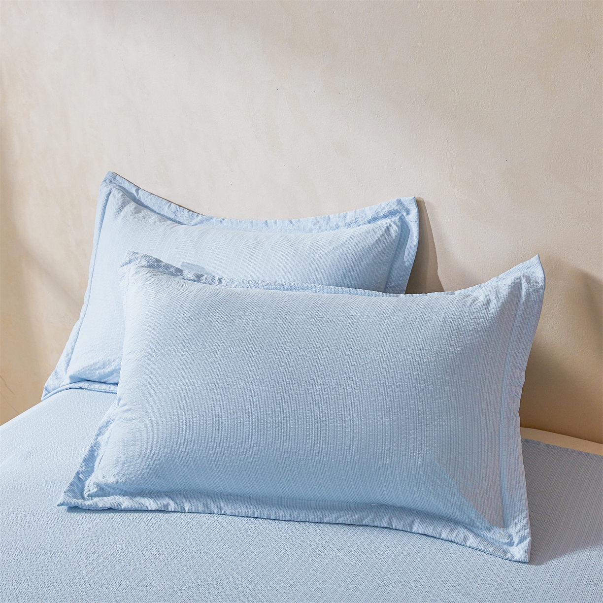 91家纺网 家纺一手货源 找家纺 西域种棉人 2026新款A类新疆棉花夏凉被加宽包边水洗棉泡泡纱吸湿透气棉花夏被空调被纯色烫画 泡芙-蓝