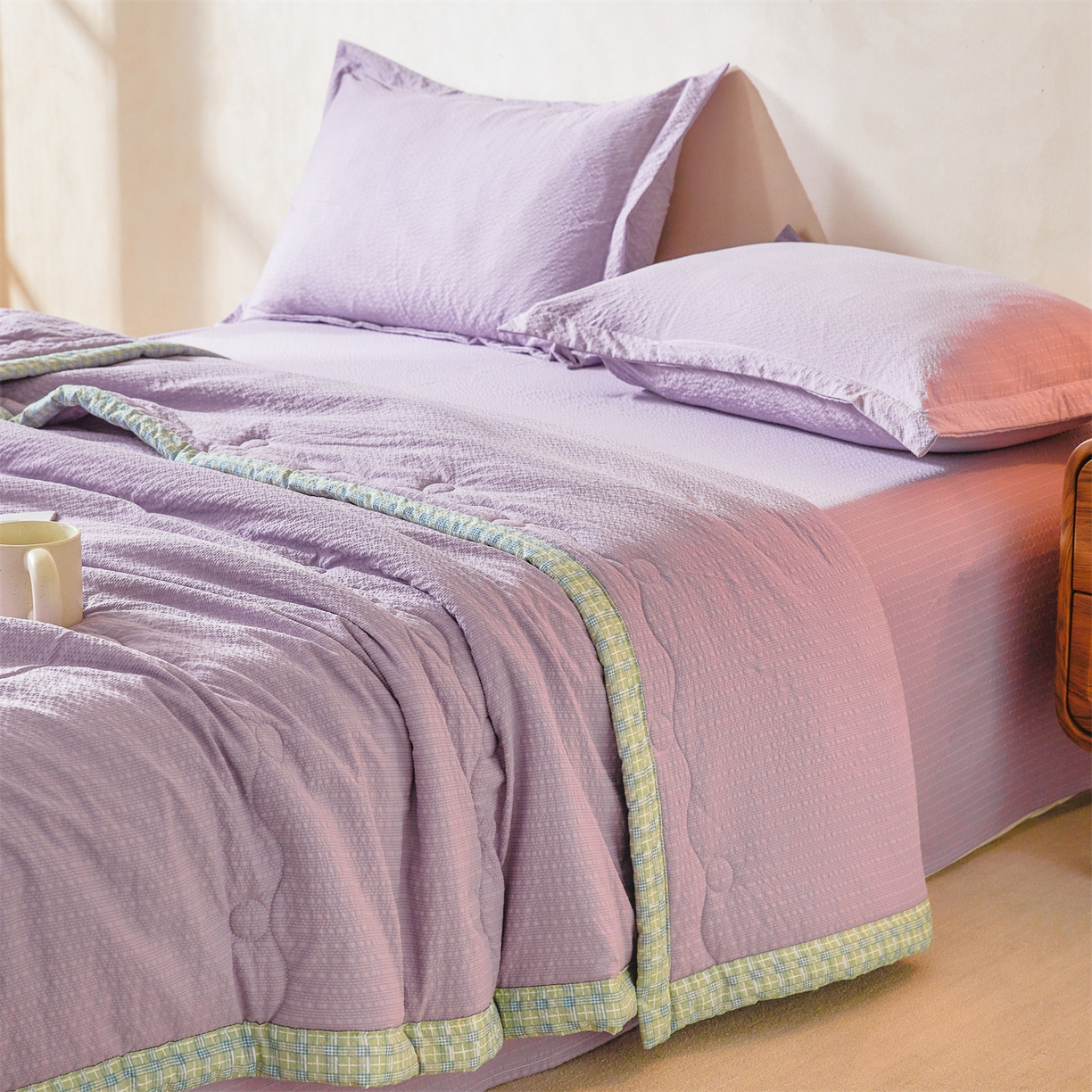 91家纺网 家纺一手货源 找家纺 西域种棉人 2026新款A类新疆棉花夏凉被加宽包边水洗棉泡泡纱吸湿透气棉花夏被空调被纯色烫画 泡芙-紫